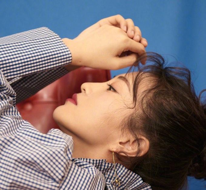 辣媽包文婧媚眼如絲百變?cè)煨蜕倥惺銓懻鎴D片