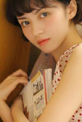 小清新短發(fā)美女粉嘟嘟臉蛋嬌羞甜美迷離大眼私房時(shí)尚寫真圖片