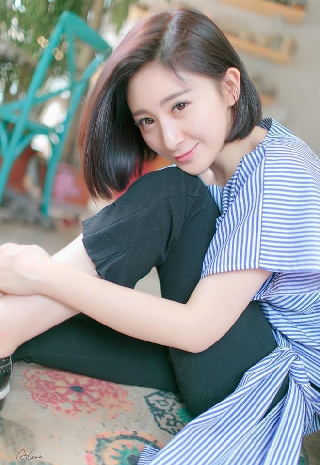 清純短發(fā)氣質(zhì)美女時(shí)尚迷人俏皮可愛(ài)唯美寫(xiě)真