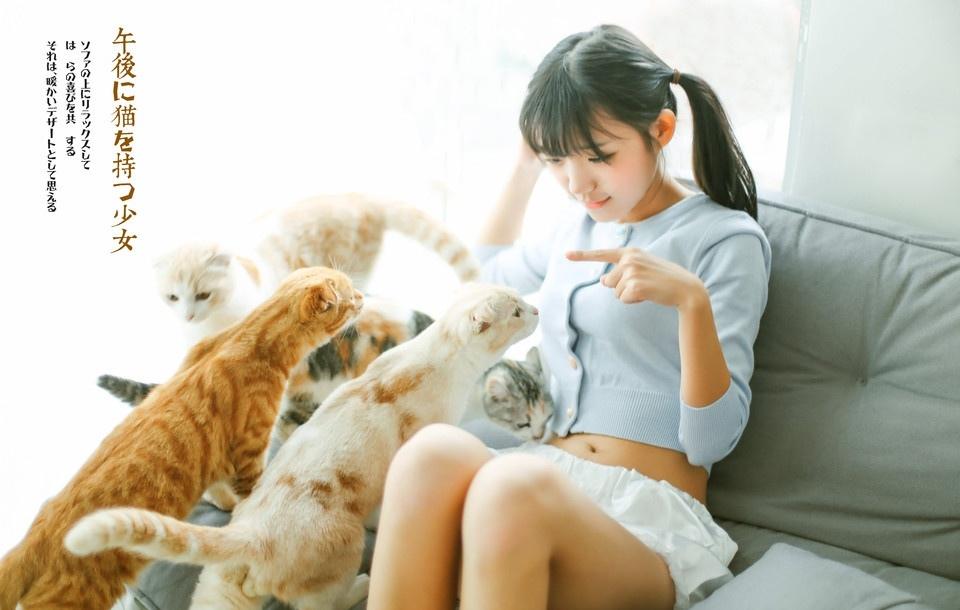 美少女與貓的午后快樂(lè)時(shí)間