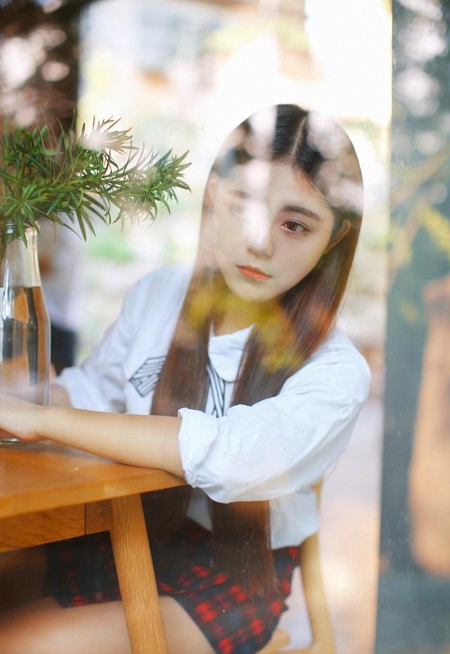 看起來(lái)既溫暖可人又如薄荷一樣涼爽的性感美少女