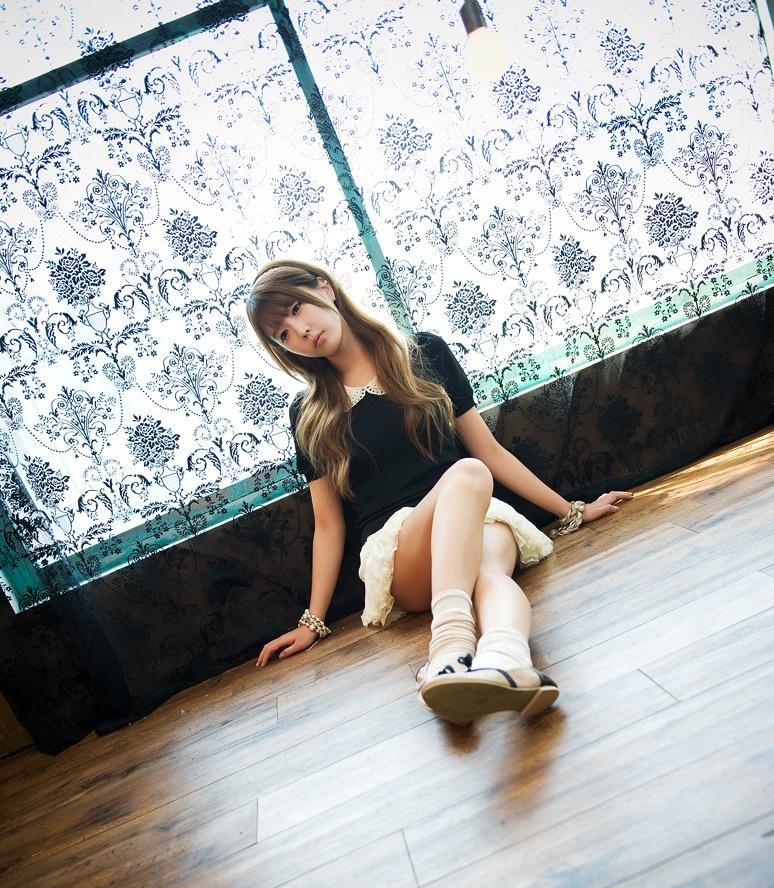 韓國(guó)絲襪美女許允美最新迷人時(shí)尚寫照