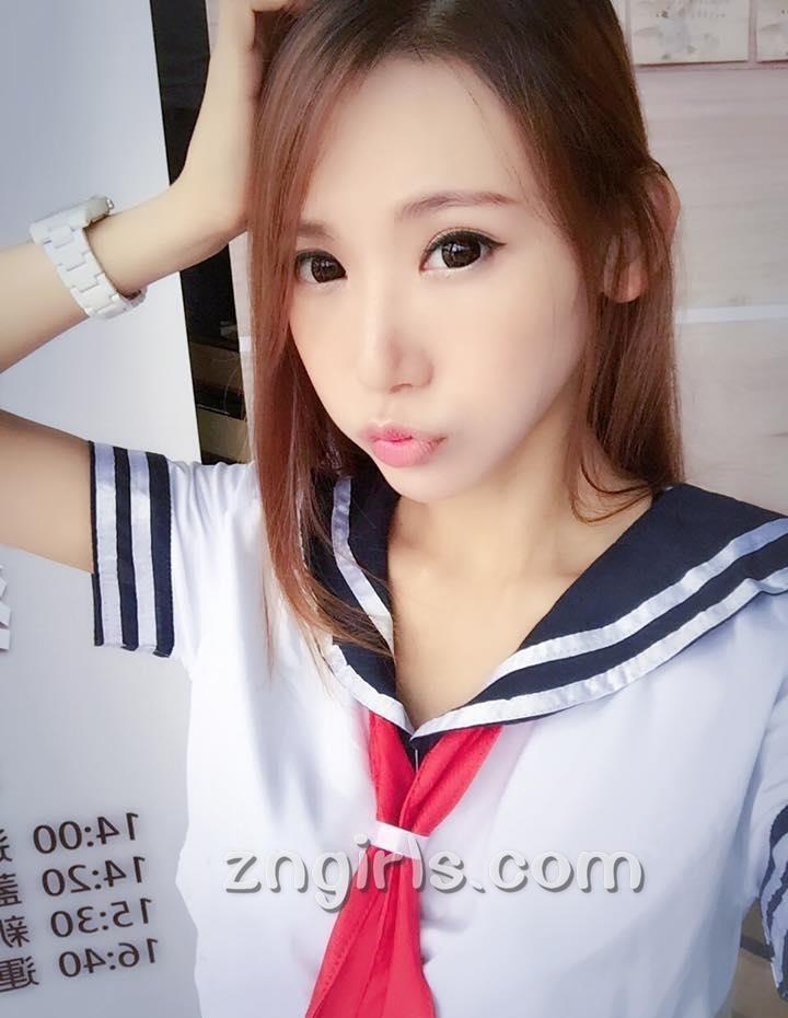 臺(tái)灣美女楊羽霏私房時(shí)尚美照酥胸誘人