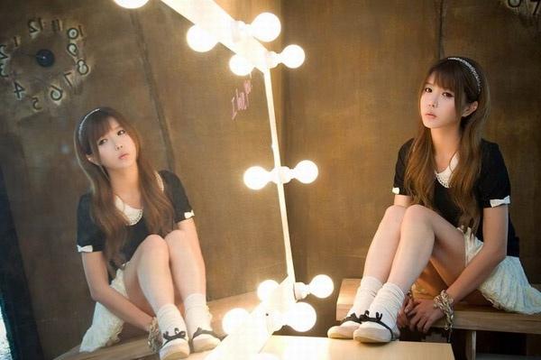 韓國(guó)絲襪美女許允美最新迷人時(shí)尚寫照