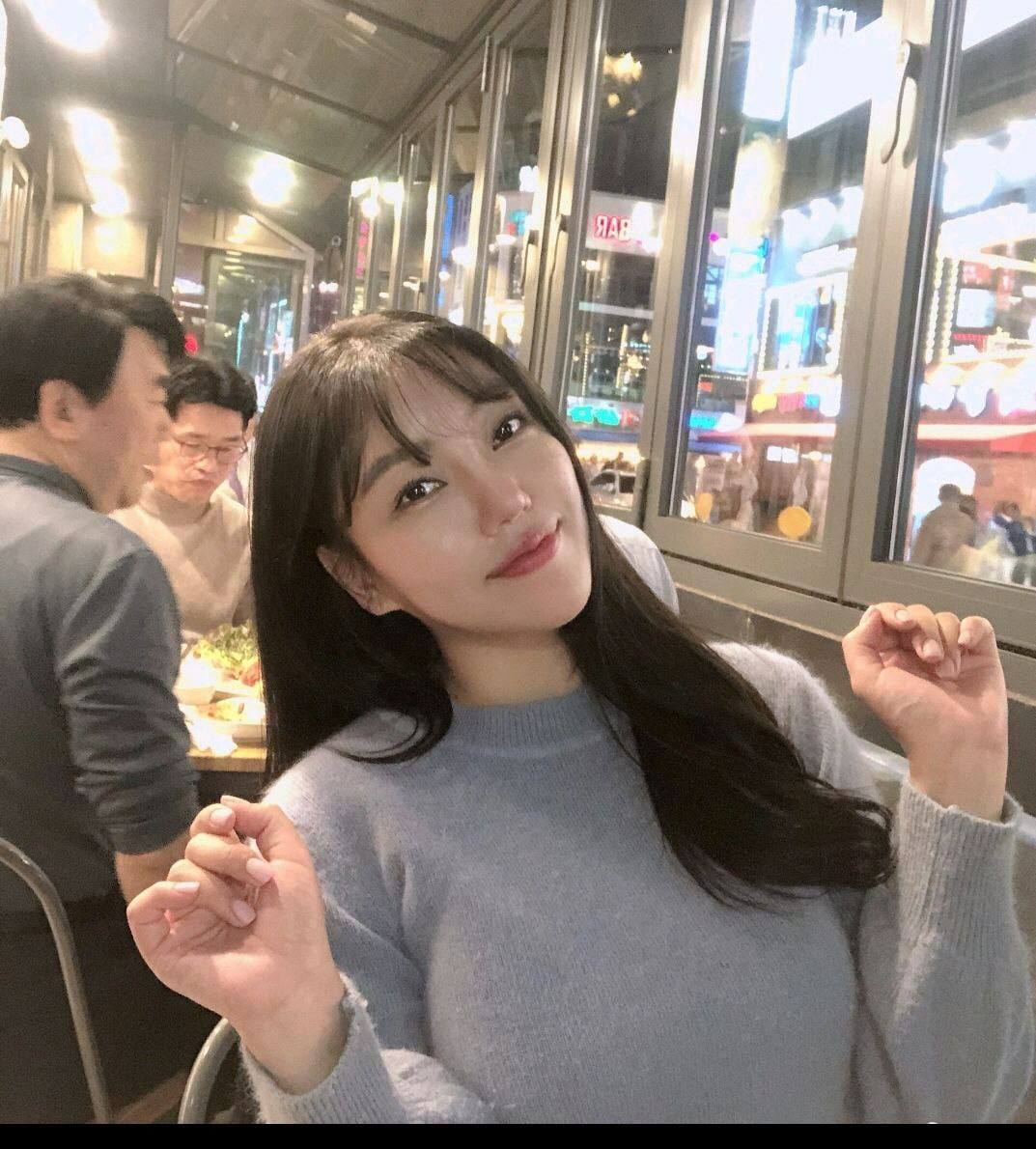 一組風(fēng)燒小姐姐