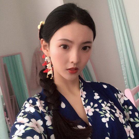 一組風(fēng)燒小姐姐