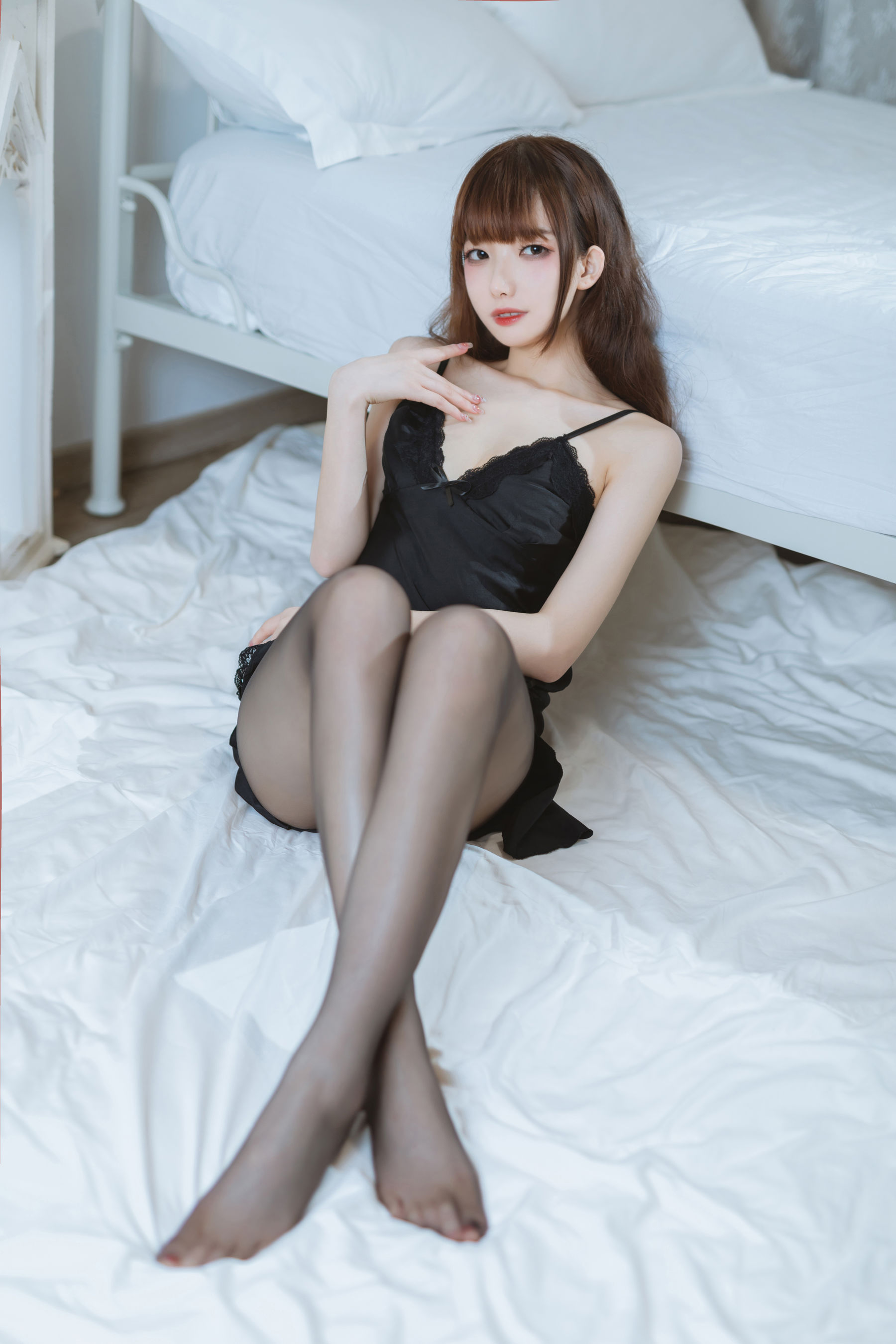 黑絲黑睡衣，極致誘惑