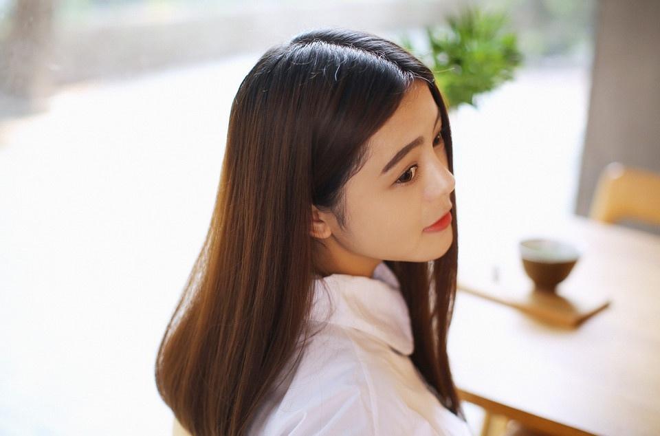 看起來(lái)既溫暖可人又如薄荷一樣涼爽的性感美少女