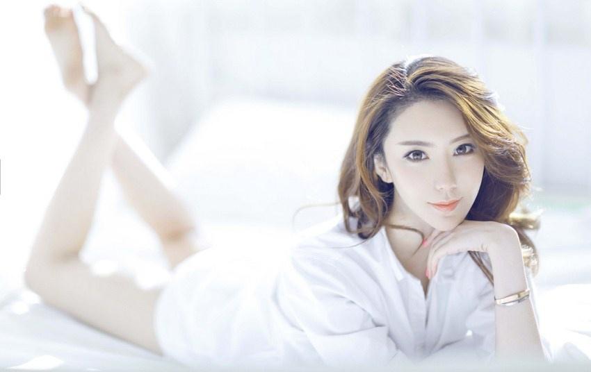 美女侯伊荻閃耀星空美麗動(dòng)人寫(xiě)真