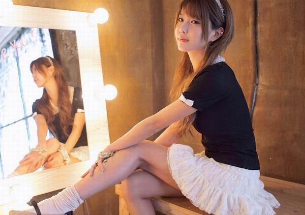 韓國(guó)絲襪美女許允美最新迷人時(shí)尚寫照