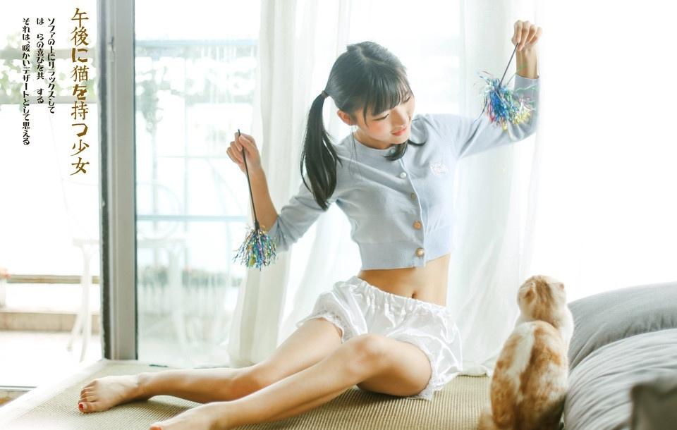 美少女與貓的午后快樂(lè)時(shí)間