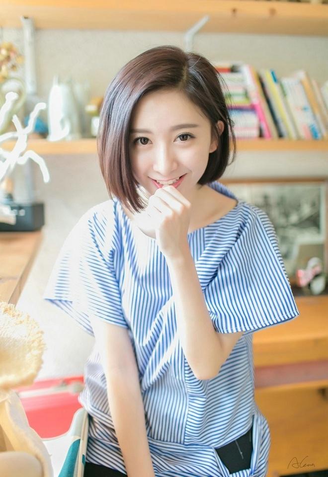 清純短發(fā)氣質(zhì)美女時(shí)尚迷人俏皮可愛(ài)唯美寫(xiě)真