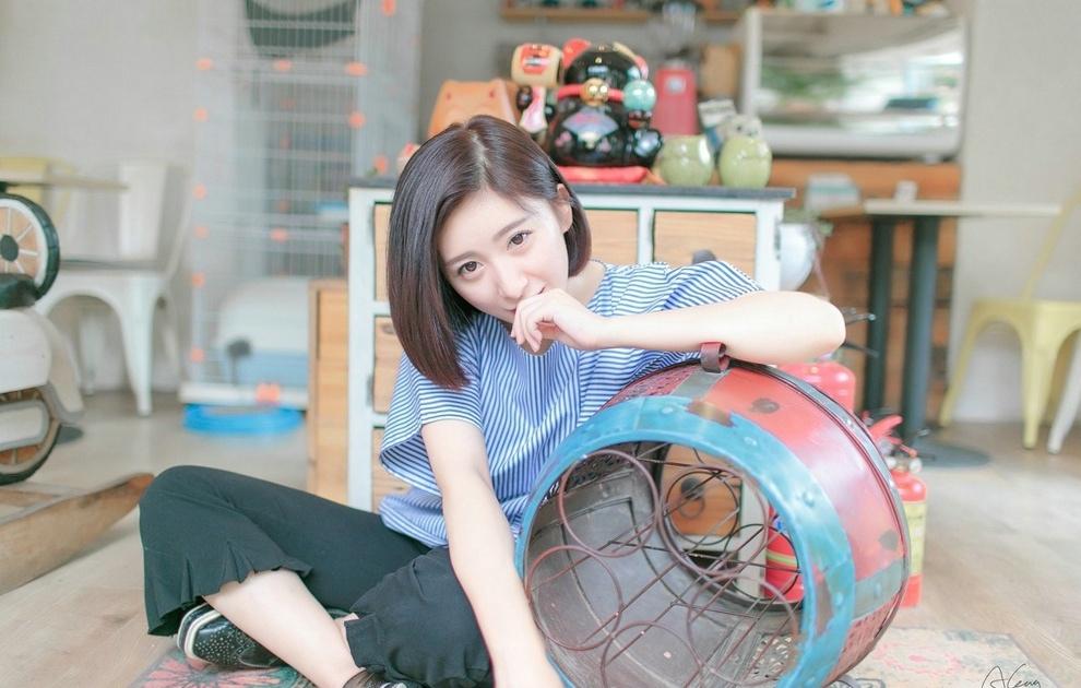 清純短發(fā)氣質(zhì)美女時(shí)尚迷人俏皮可愛(ài)唯美寫(xiě)真