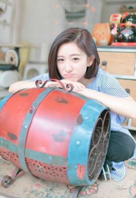 清純短發(fā)氣質(zhì)美女時尚迷人俏皮可愛唯美寫真
