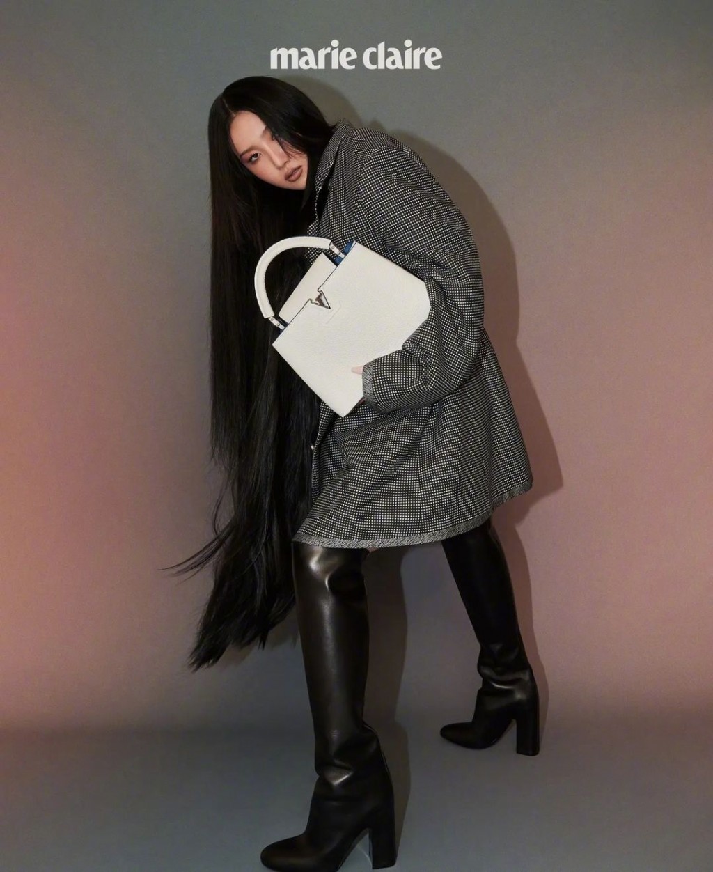 安惠真酷颯時髦LV服飾畫報圖片