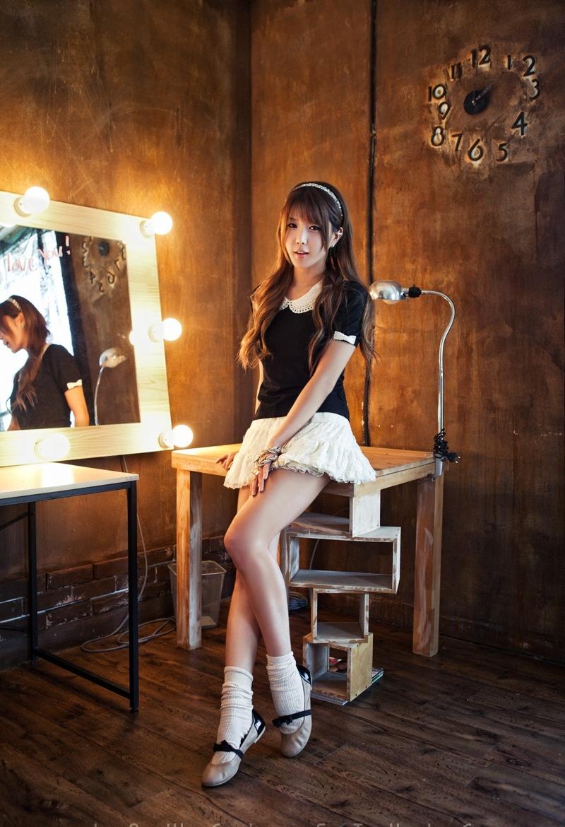 韓國(guó)絲襪美女許允美最新迷人時(shí)尚寫照