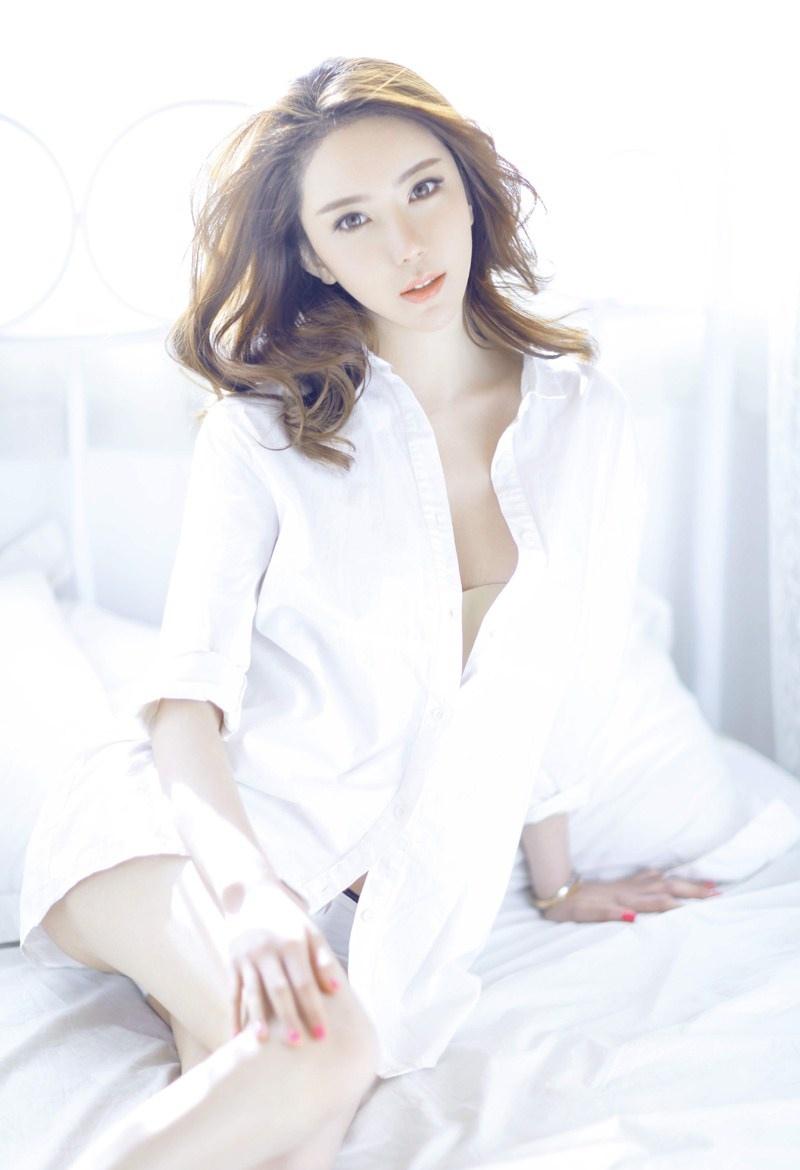 美女侯伊荻閃耀星空美麗動(dòng)人寫(xiě)真