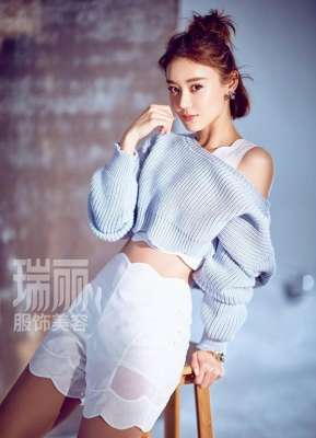 袁姍姍復(fù)古寫真美照曝光甜美迷人