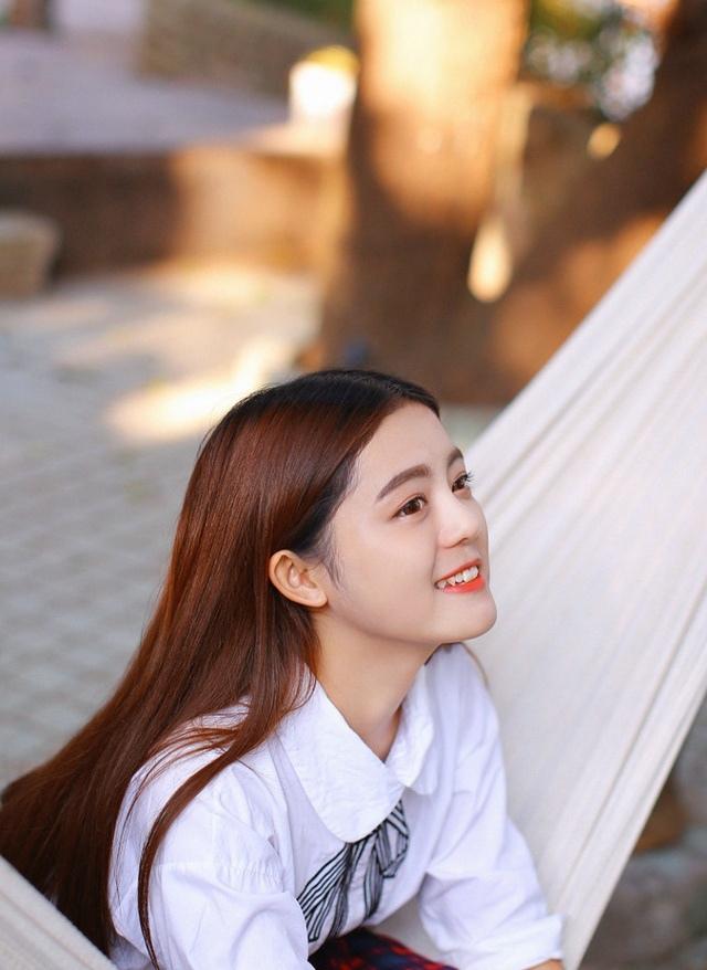 看起來(lái)既溫暖可人又如薄荷一樣涼爽的性感美少女