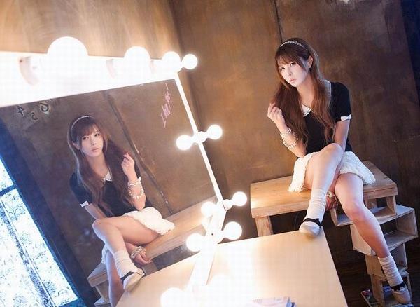韓國(guó)絲襪美女許允美最新迷人時(shí)尚寫照