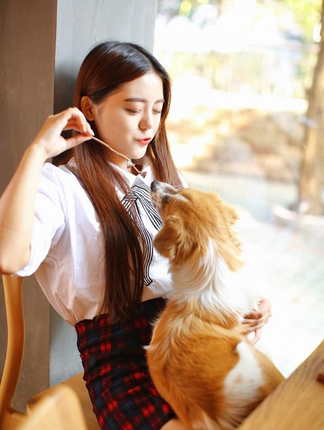 看起來(lái)既溫暖可人又如薄荷一樣涼爽的性感美少女