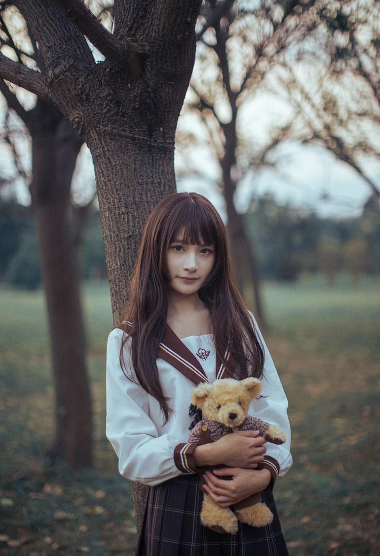 日系校服美眉和她的泰迪熊寫真