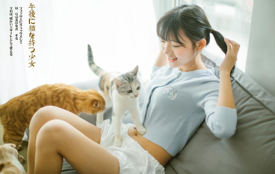 美少女與貓的午后快樂(lè)時(shí)間