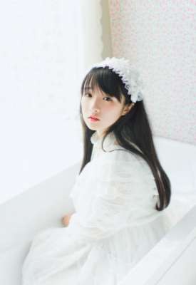 純凈美少女白色長裙迷人電眼清新氣質(zhì)私房寫真圖片