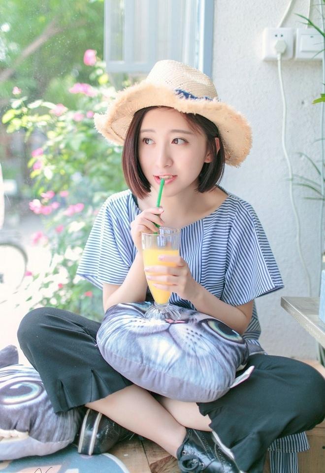 清純短發(fā)氣質(zhì)美女時(shí)尚迷人俏皮可愛(ài)唯美寫(xiě)真