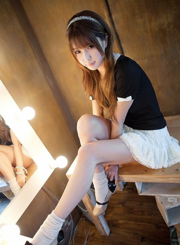 韓國(guó)絲襪美女許允美最新迷人時(shí)尚寫照