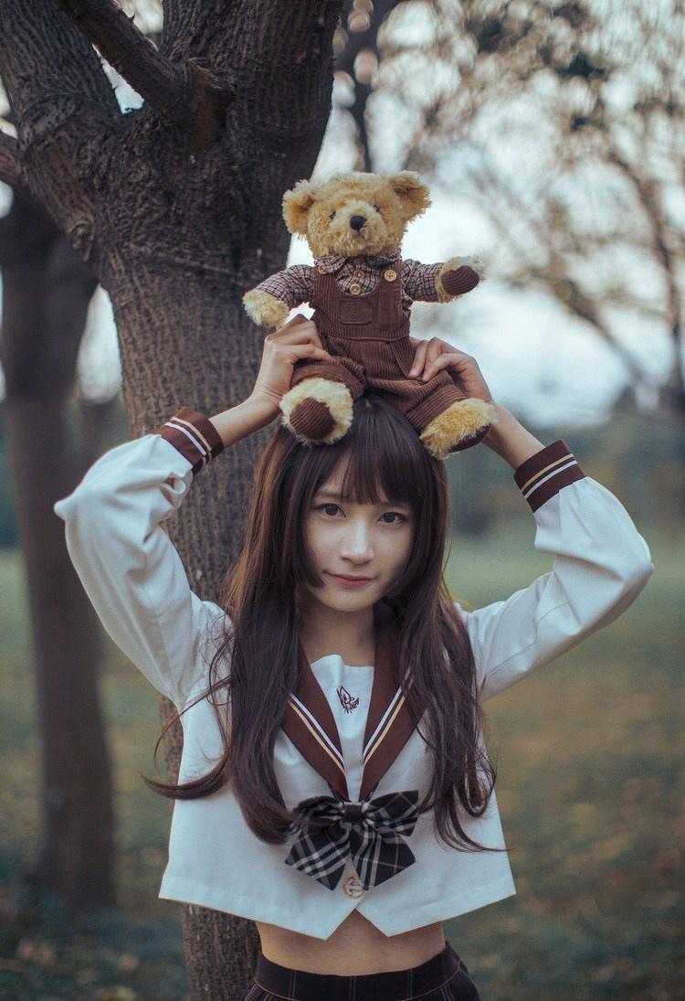 日系校服美眉和她的泰迪熊寫真