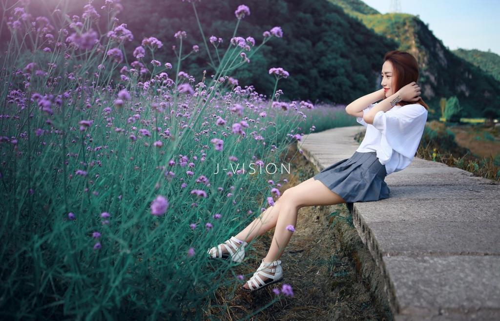 清純女孩花海從中最嬌艷性感美圖