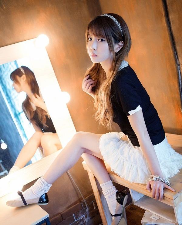 韓國(guó)絲襪美女許允美最新迷人時(shí)尚寫照