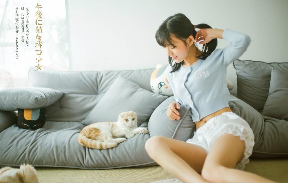 美少女與貓的午后快樂(lè)時(shí)間