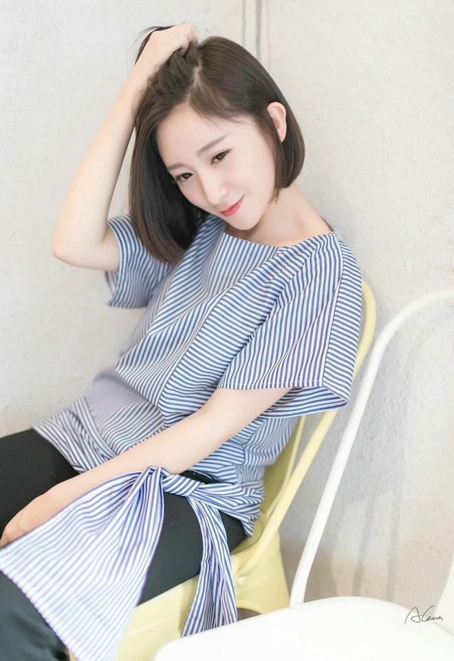 清純短發(fā)氣質(zhì)美女時(shí)尚迷人俏皮可愛(ài)唯美寫(xiě)真