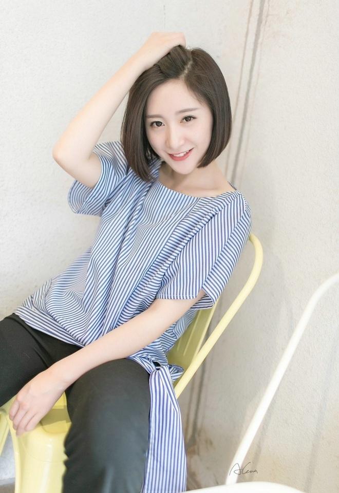 清純短發(fā)氣質(zhì)美女時(shí)尚迷人俏皮可愛(ài)唯美寫(xiě)真