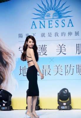蔡依林嫵媚側(cè)身露完美美背照