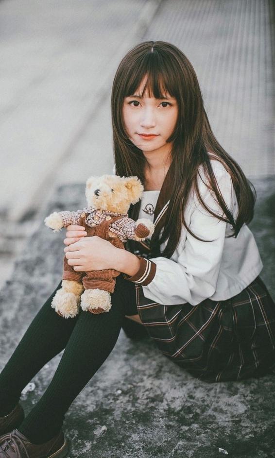 日系校服美眉和她的泰迪熊寫真
