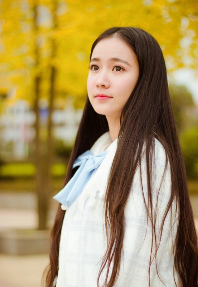 呆萌可愛的雙馬尾長發(fā)正妹寫真