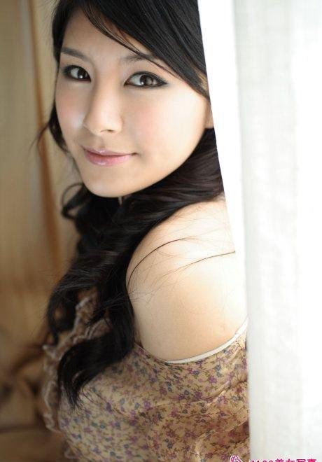 畢業(yè)季清澈無(wú)暇女寫真