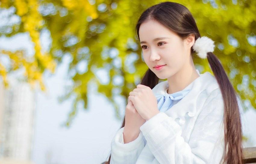 呆萌可愛的雙馬尾長發(fā)正妹寫真