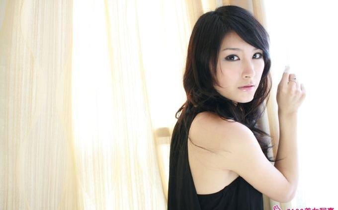 畢業(yè)季清澈無(wú)暇女寫真