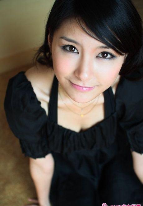 畢業(yè)季清澈無(wú)暇女寫真