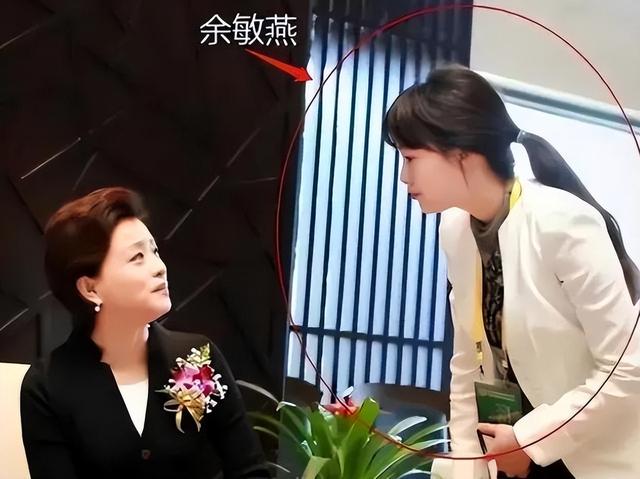 美女校花余敏燕，傍上市委書記上位，生下女兒后鋃鐺入獄