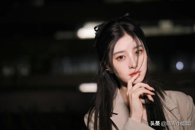 徐藝洋，性感嫵媚的清爽美女，俏麗冷艷的外形，美爆啦