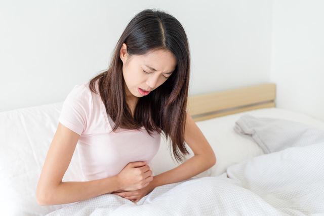 女性洗澡時(shí)，能順便“站著尿尿”嗎？這3個(gè)常識，早了解早獲益
