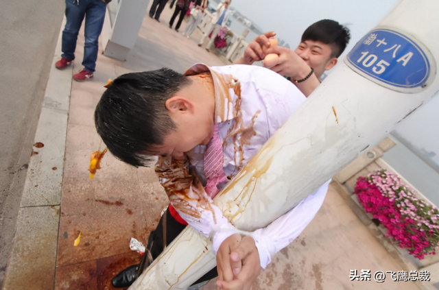 新娘結婚被多名男性親友親臉打屁股 婚鬧？還是耍流氓？