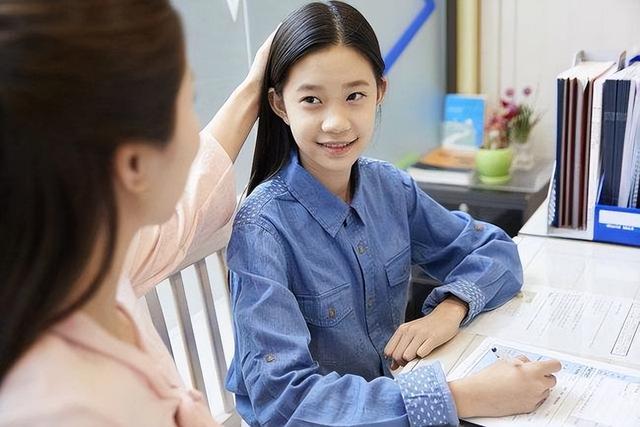 青春期是女孩的“危險期”？三條界限要守住，有女兒的父母多重視