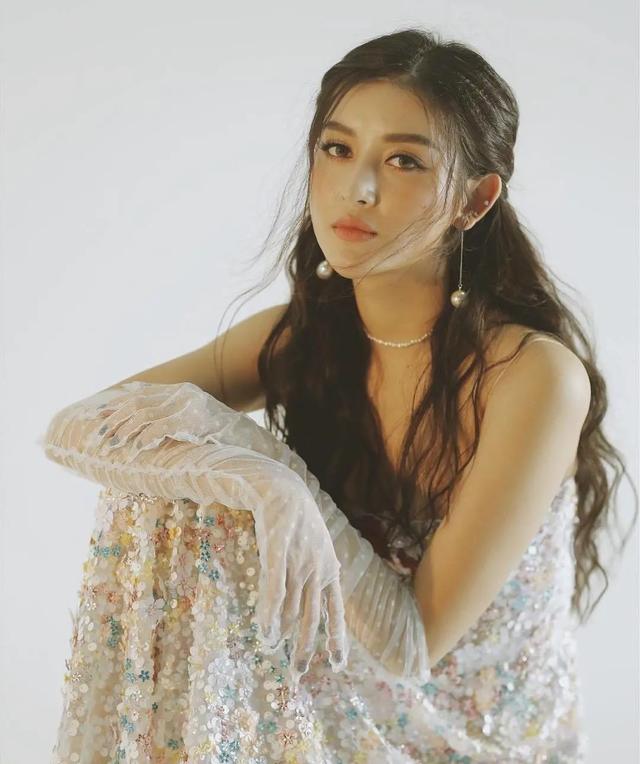 越南第一美女，熱巴的臉柳巖的胸關(guān)曉彤的腿！她是怎么鍛煉的？