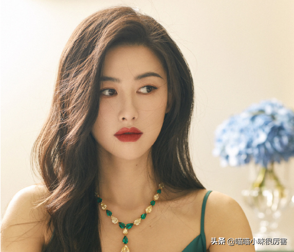 被譽(yù)為中國(guó)第一美女，與法拉利總裁談戀愛，朱珠到底靠什么？